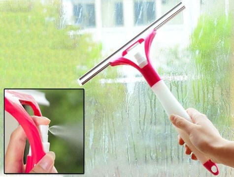 Su Hazneli Ve Spreyli Cam Silme Aparatı