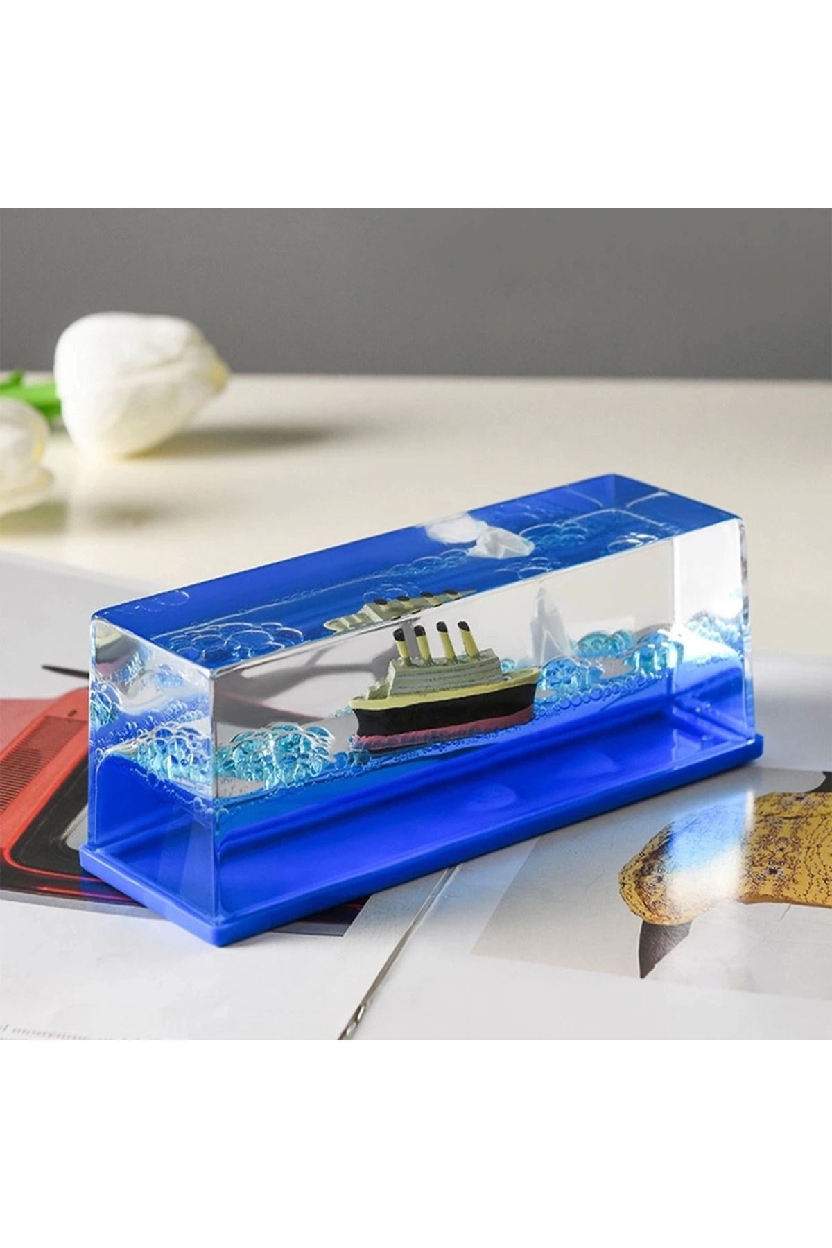 Su Üstünde Kalan Dekoratif Gemi Modeli