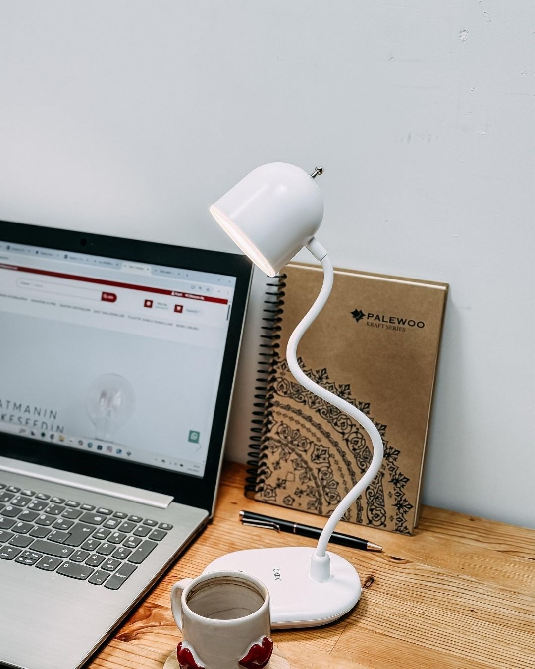 BERLİN SARJLI MASA LAMBASI BEYAZ GÖVDE