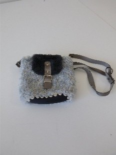 DERİ VE PELUŞ DETALI ÇANTA