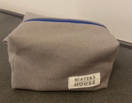 GRİ, MAVİ FERMUARLI MAKYAJ ÇANTASI, 100% COTTON, İÇ KISIM SU GEÇİRMEZ İMPERTEKS KUMAŞ