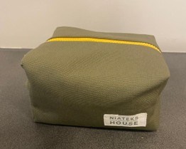 YEŞİL, SARI FERMUARLI MAKYAJ ÇANTASI,100% COTTON, İÇ KISIM SU GEÇİRMEZ İMPERTEKS KUMAŞ