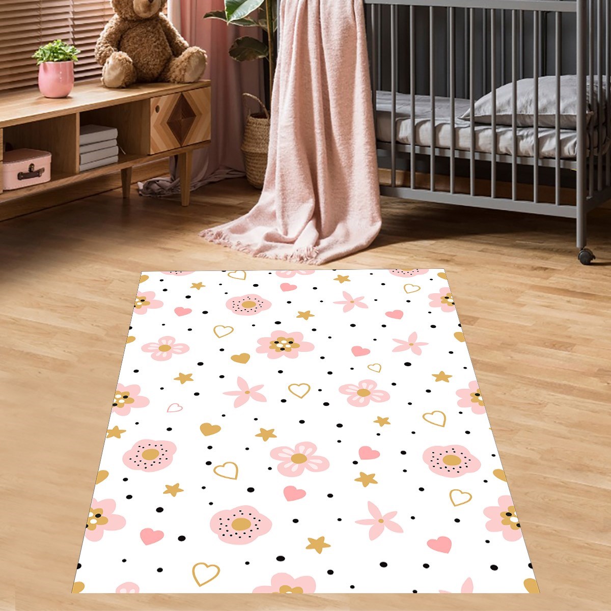 Pembe Çiçek Desenli Kalpli Yıldızlı Dijital Baskı Yıkanabilir Kaymaz Leke Tutmaz Çocuk Odası Halısı