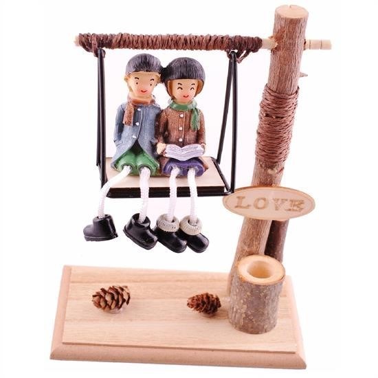 BUFFER® Salıncakta Sallanan Aşık Çift Kalemlikli Ahşap Biblo