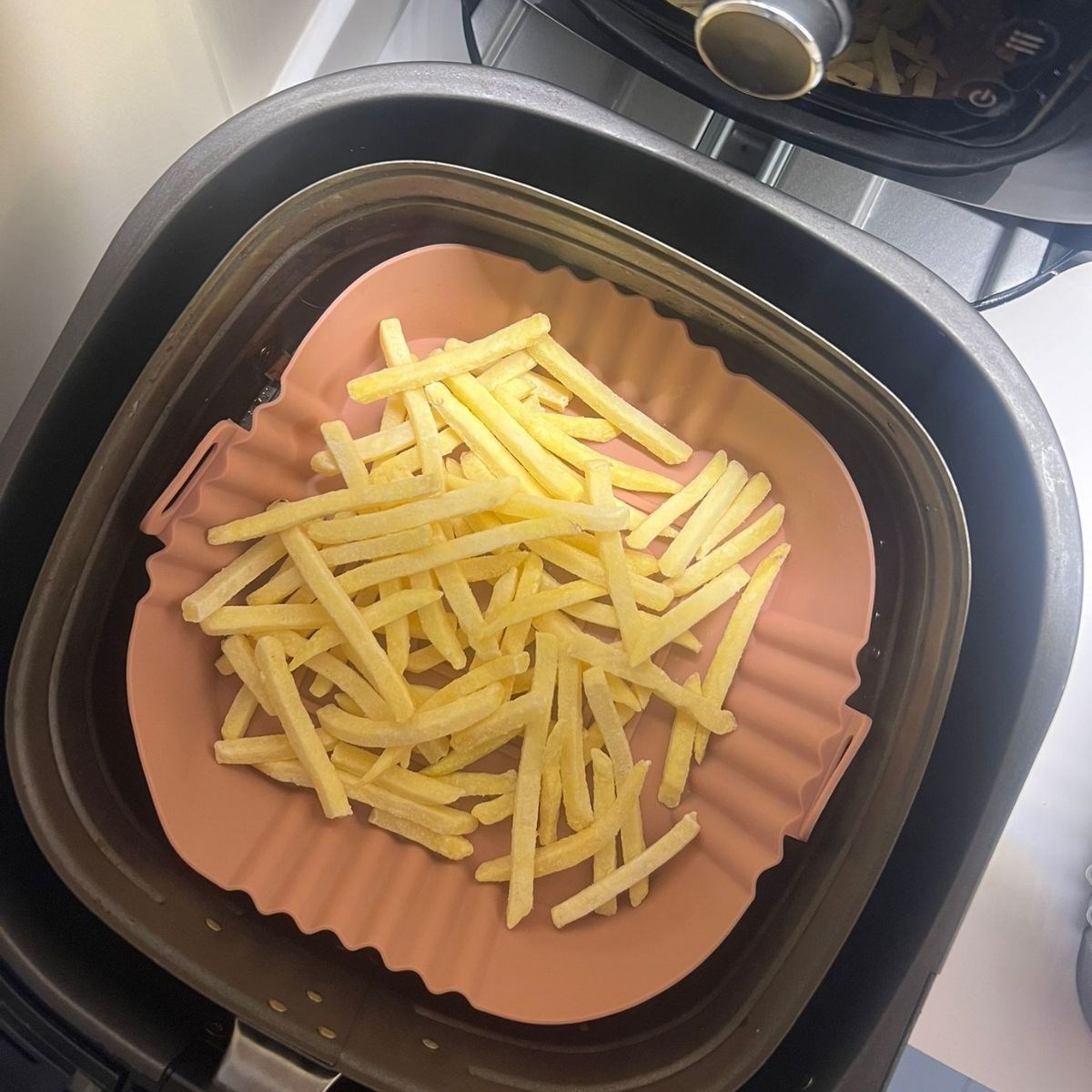 caselka® Renkli Isıya Dayanıklı Yıkanılabilir Silikon Fırın Ve Airfryer Kare Model Pişirme Matı 20 Cm