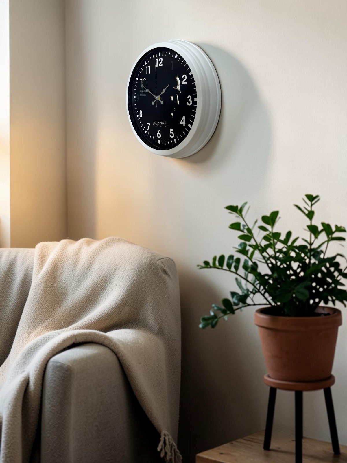 Cumhuriyet Işığı Beyaz Seri 36 Cm Metal Duvar Saati — Platin duvar saatleri san.tic.ltd.şti. — görsel 2