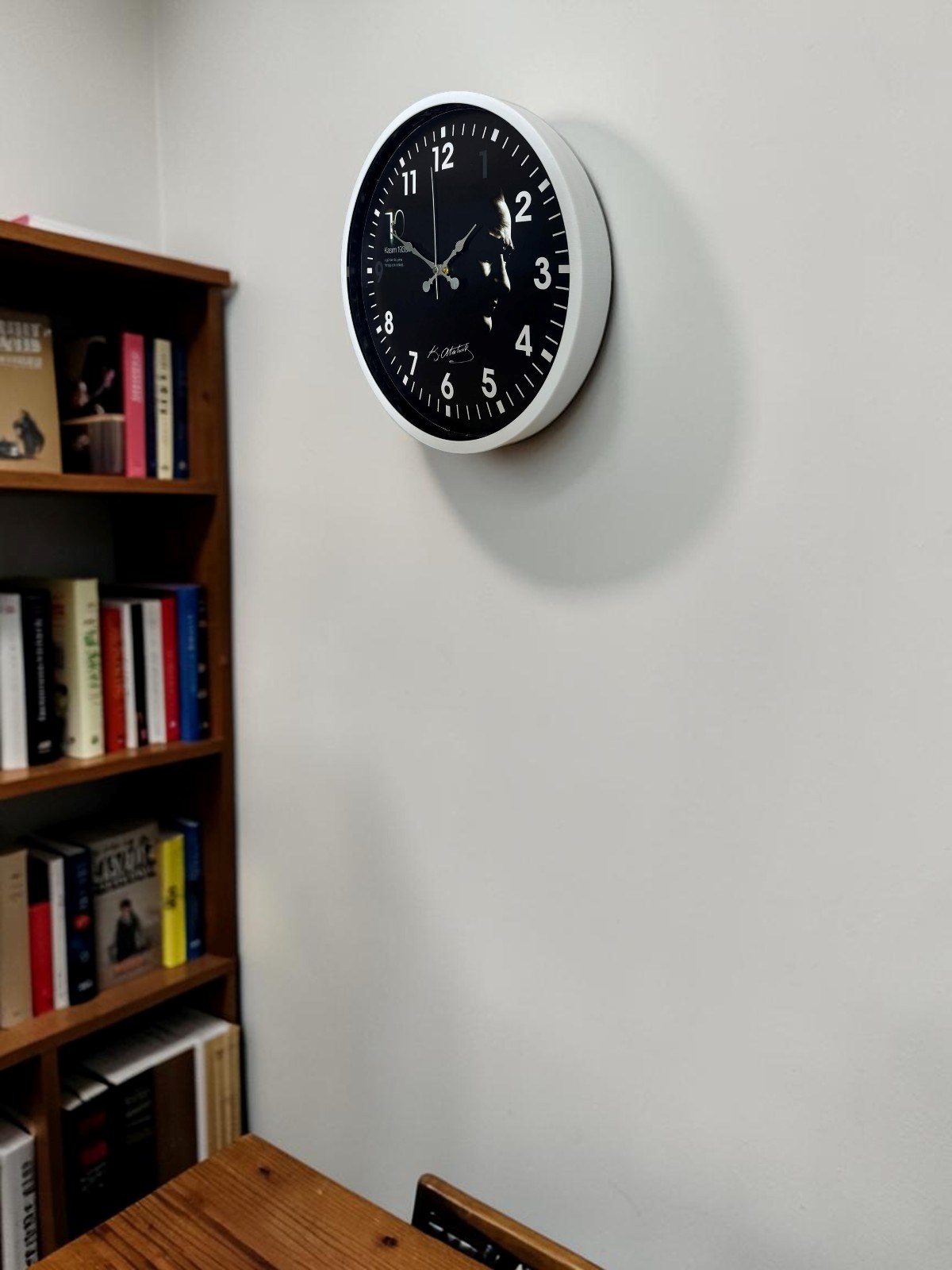 Beyaz 36 Cm Atatürk Modern Tasarım Duvar Saati — Platin duvar saatleri san.tic.ltd.şti. — görsel 2
