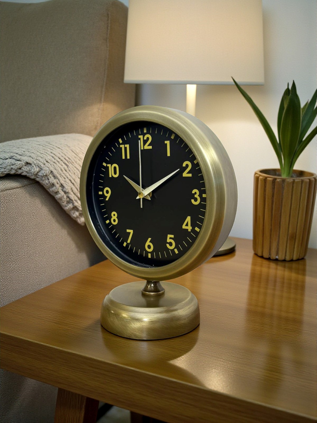 Retro Elegance 25 x 20 Cm Eskitme Metal Masa Saati — Platin duvar saatleri san.tic.ltd.şti. — görsel 2
