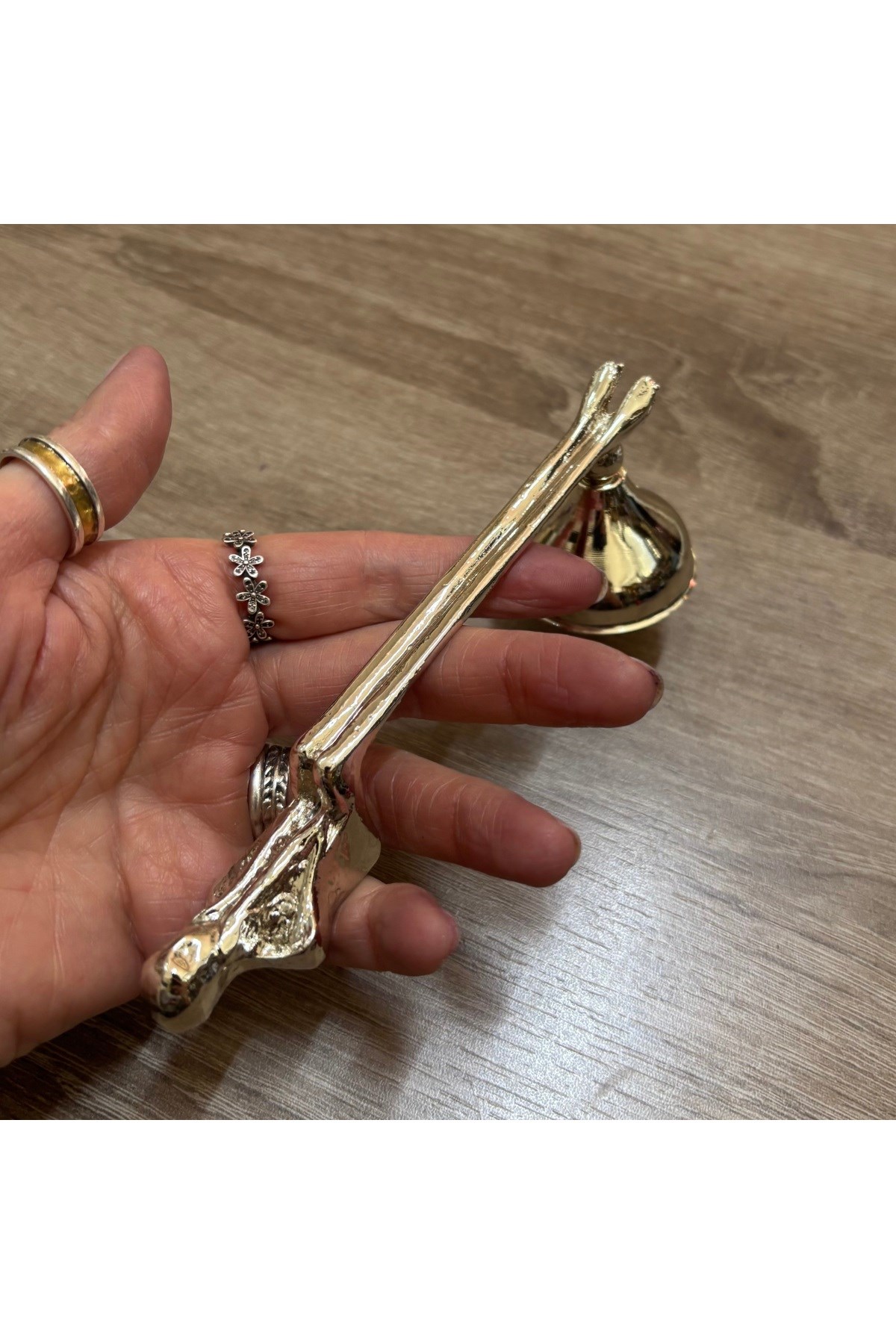 DÜŞÜNEN ADAMLI METAL MUM SÖNDÜRÜCÜ-GÜMÜŞ