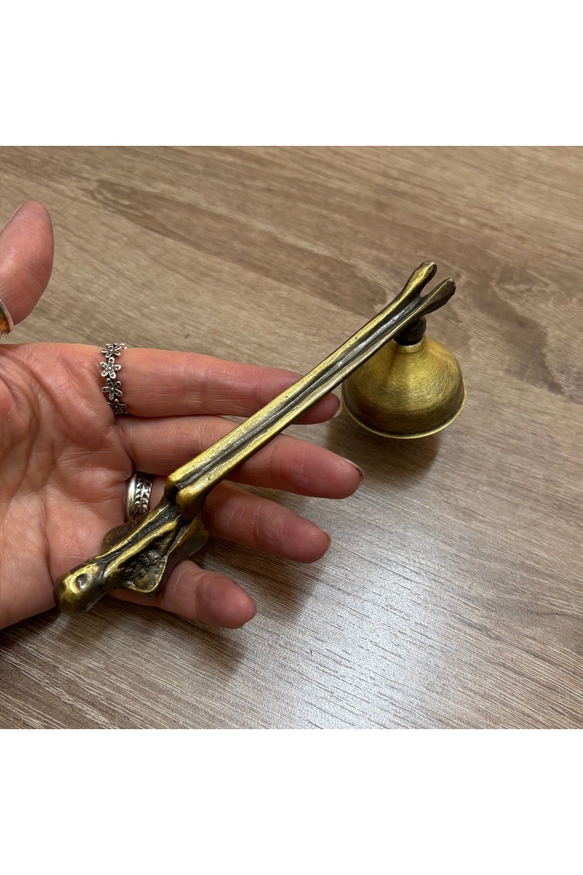 DÜŞÜNEN ADAMLI METAL MUM SÖNDÜRÜCÜ-ANTİK BRONZ