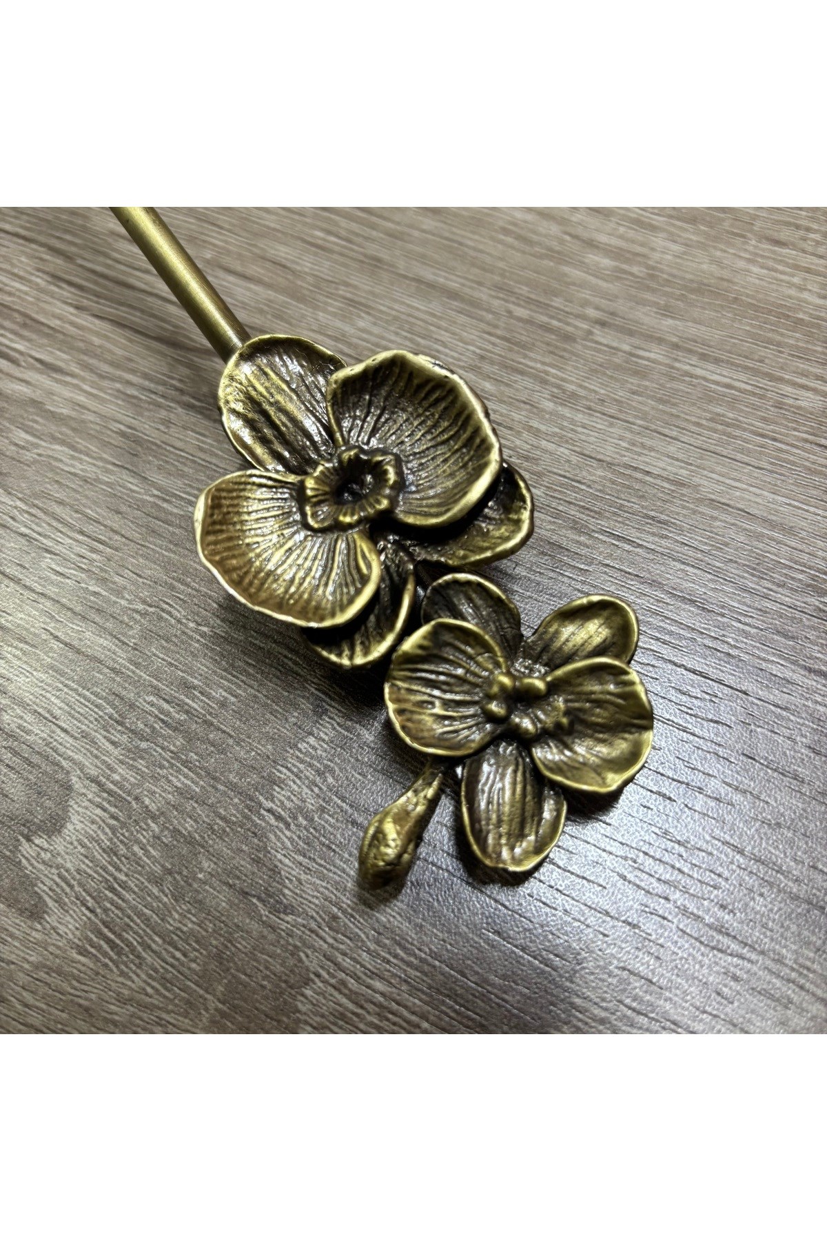 ORKİDELİ PİRİNÇ KAPLAMA MUM SÖNDÜRÜCÜ-ANTİK BRONZ