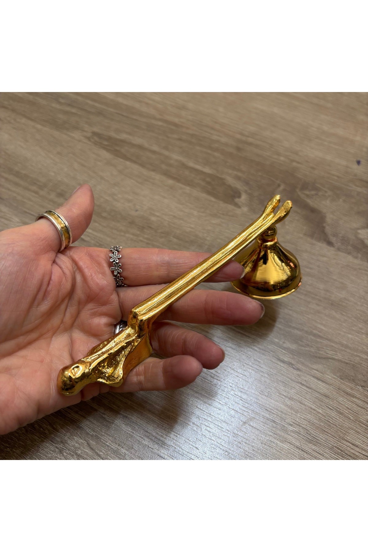 DÜŞÜNEN ADAMLI METAL MUM SÖNDÜRÜCÜ-GOLD
