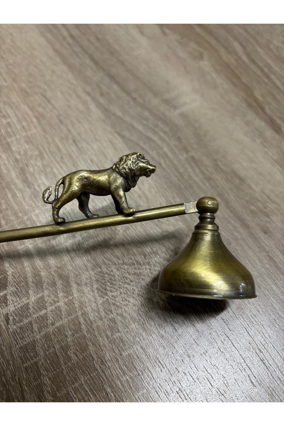 ASLANLI MUM SÖNDÜRÜCÜ-ANTİK BRONZ