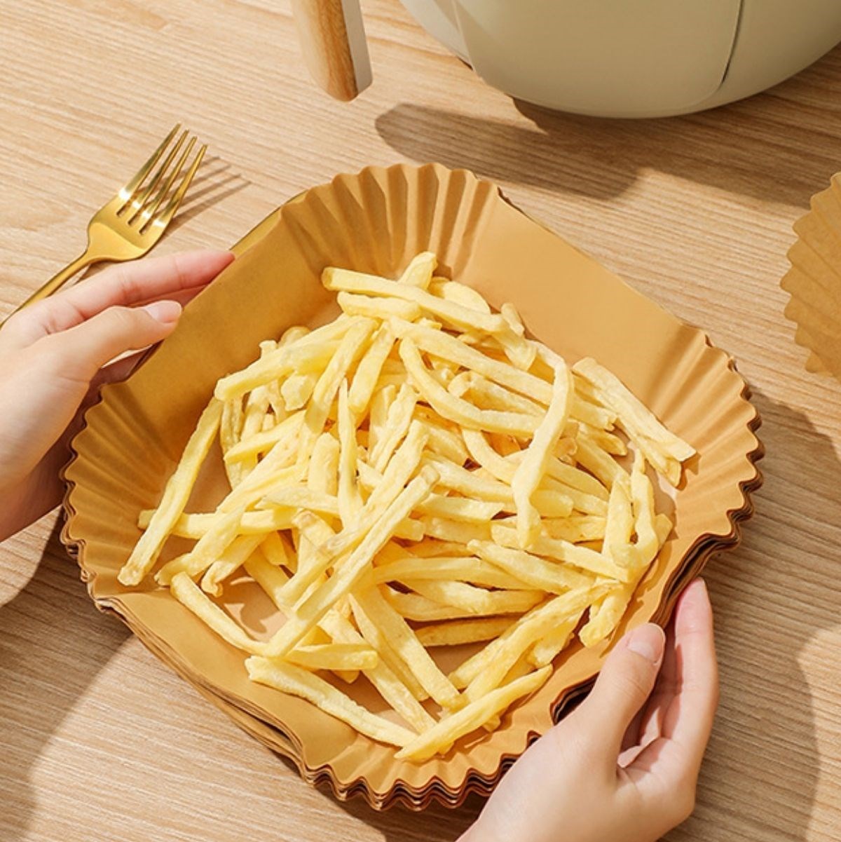 50 Adet Air Fryer Pişirme Kağıdı Tek Kullanımlık Yağ Geçirmez Yapışmaz Kare Tabak Model PVC — Veyo — görsel 6