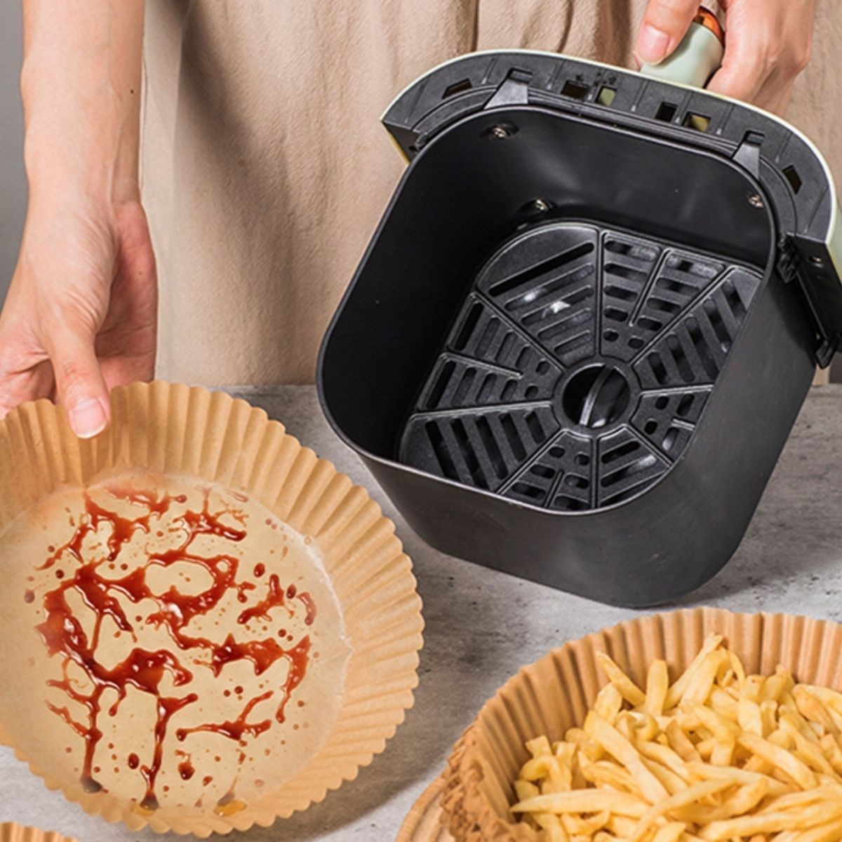 50 Adet 20 cm Air Fryer Pişirme Kağıdı Tek Kullanımlık Yağ Geçirmez Yuvarlak Tabak Model PVC — Veyo — görsel 3