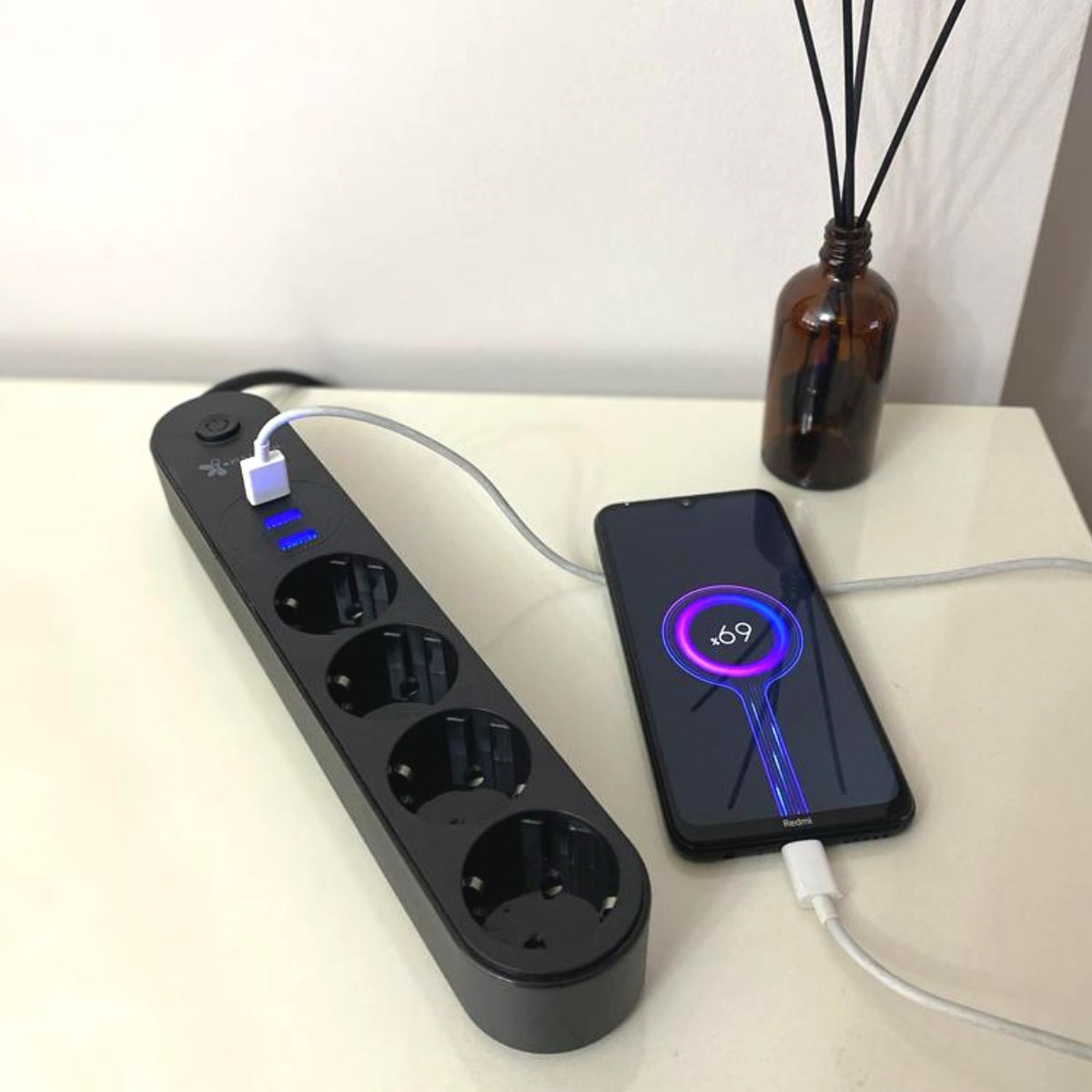 4lü Siyah Anahtarlı 3 USB Li Akım Korumalı Topraklı Çocuk Korumalı Grup Priz 2 Metre — Veyo — görsel 2