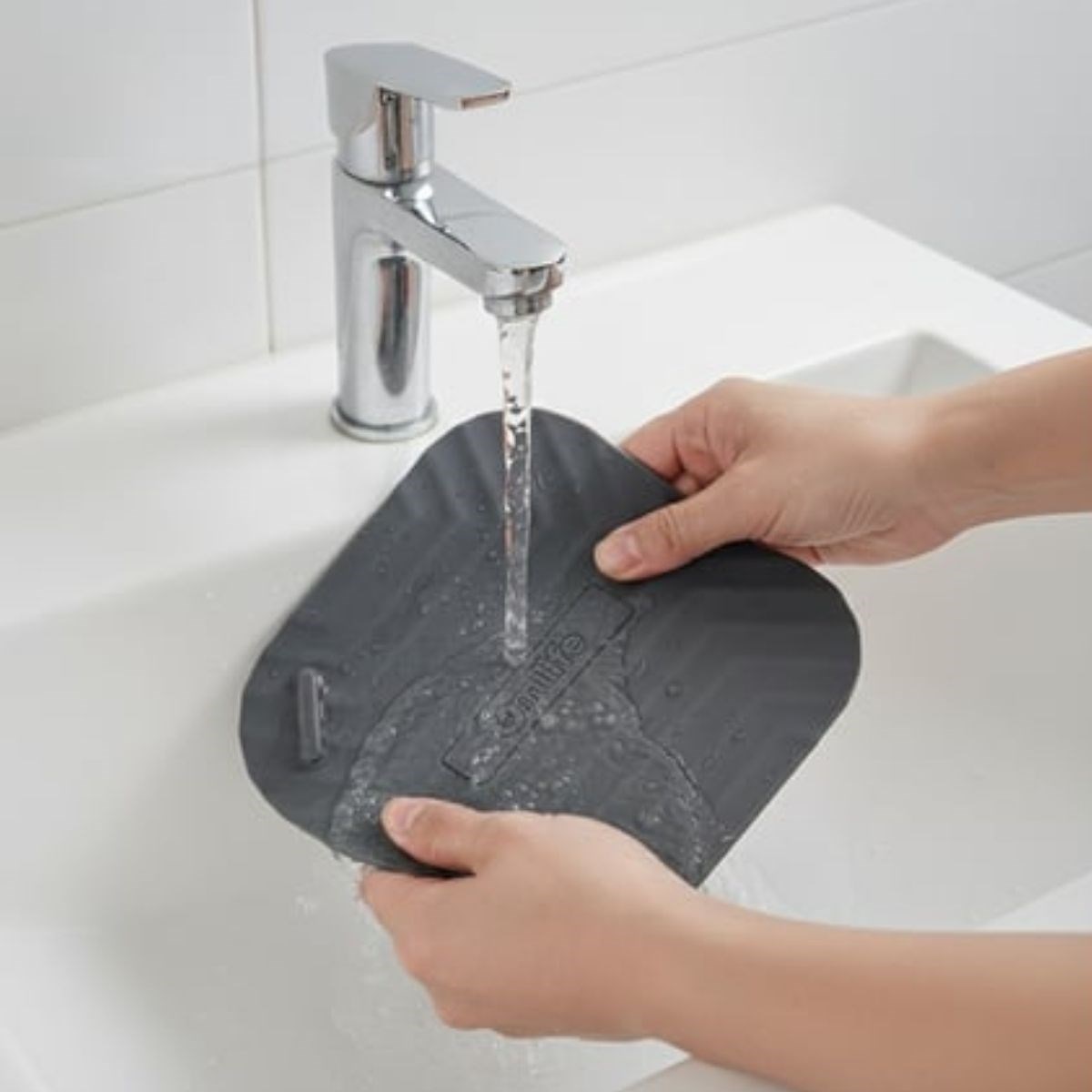 Gri Kare Evye Gider Koku Önleyici Silikon Mat – Lavabo Süzgeç ve Haşere Engelleyici — Veyo — görsel 4