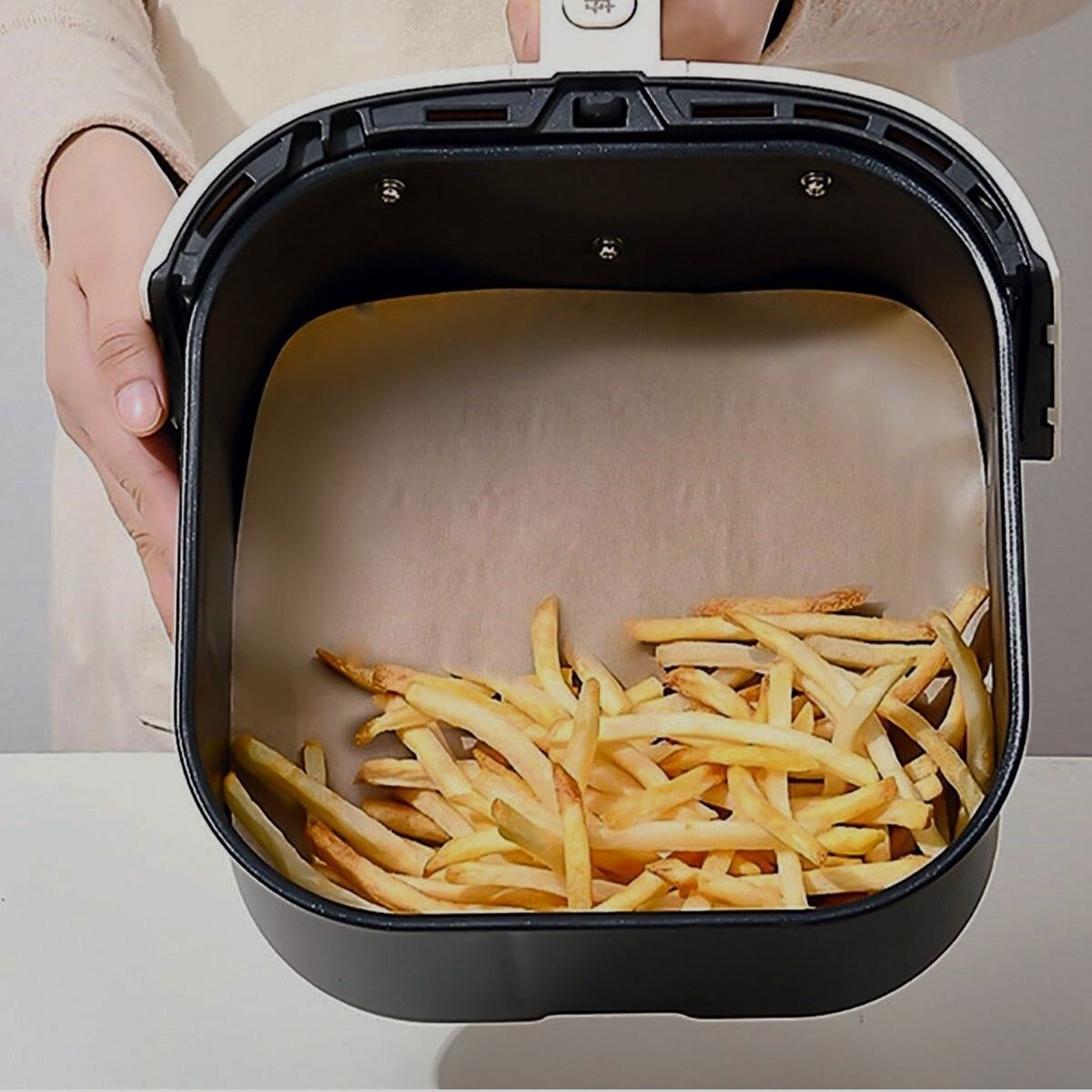 50 Adet Air Fryer Pişirme Kağıdı Tek Kullanımlık Yağ Su Geçirmez Yapışmaz Deliksiz Düz Kare Model — Veyo — görsel 6