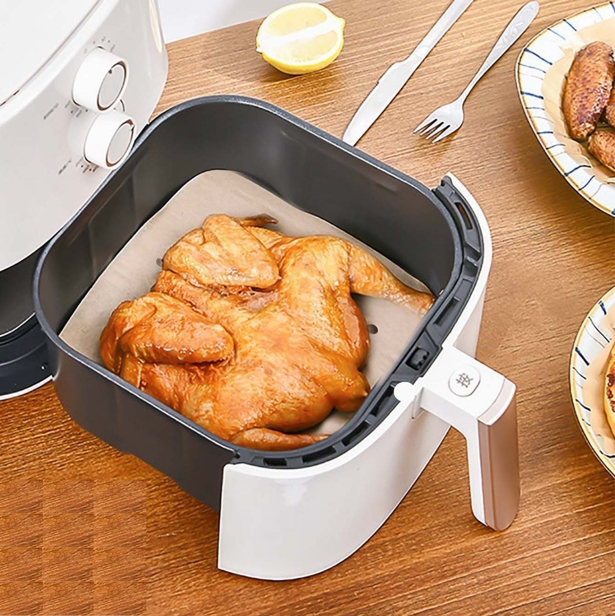 250 Adet Air Fryer Pişirme Kağıdı Tek Kullanımlık Hava Fritöz Yağ Geçirmez Yapışmaz Gıda Pişirme Kağıdı Delikli Kare Model — Veyo — görsel 5