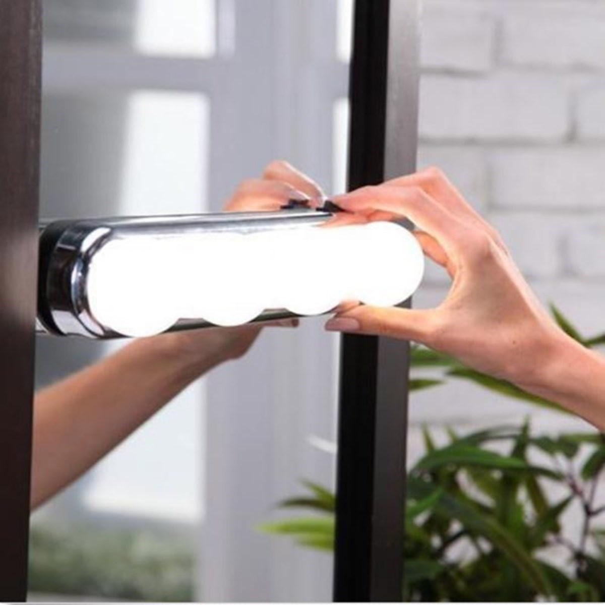 Kablosuz Parlak Banyo Stüdyo Makyaj Aynası Işığı Pilli Vantuzlu Taşınabilir 4 Led Ampul — Veyo — görsel 8