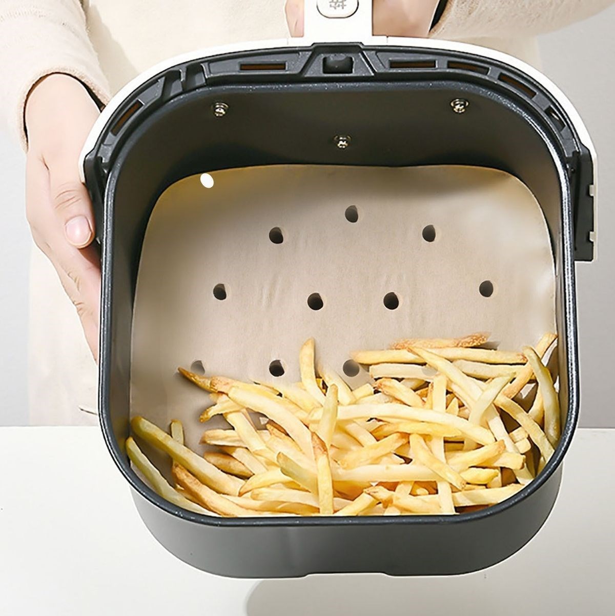 50 Adet Air Fryer Pişirme Kağıdı Tek Kullanımlık Hava Fritöz Yapışmaz Yağlı Kağıt Delikli Model — Veyo — görsel 3