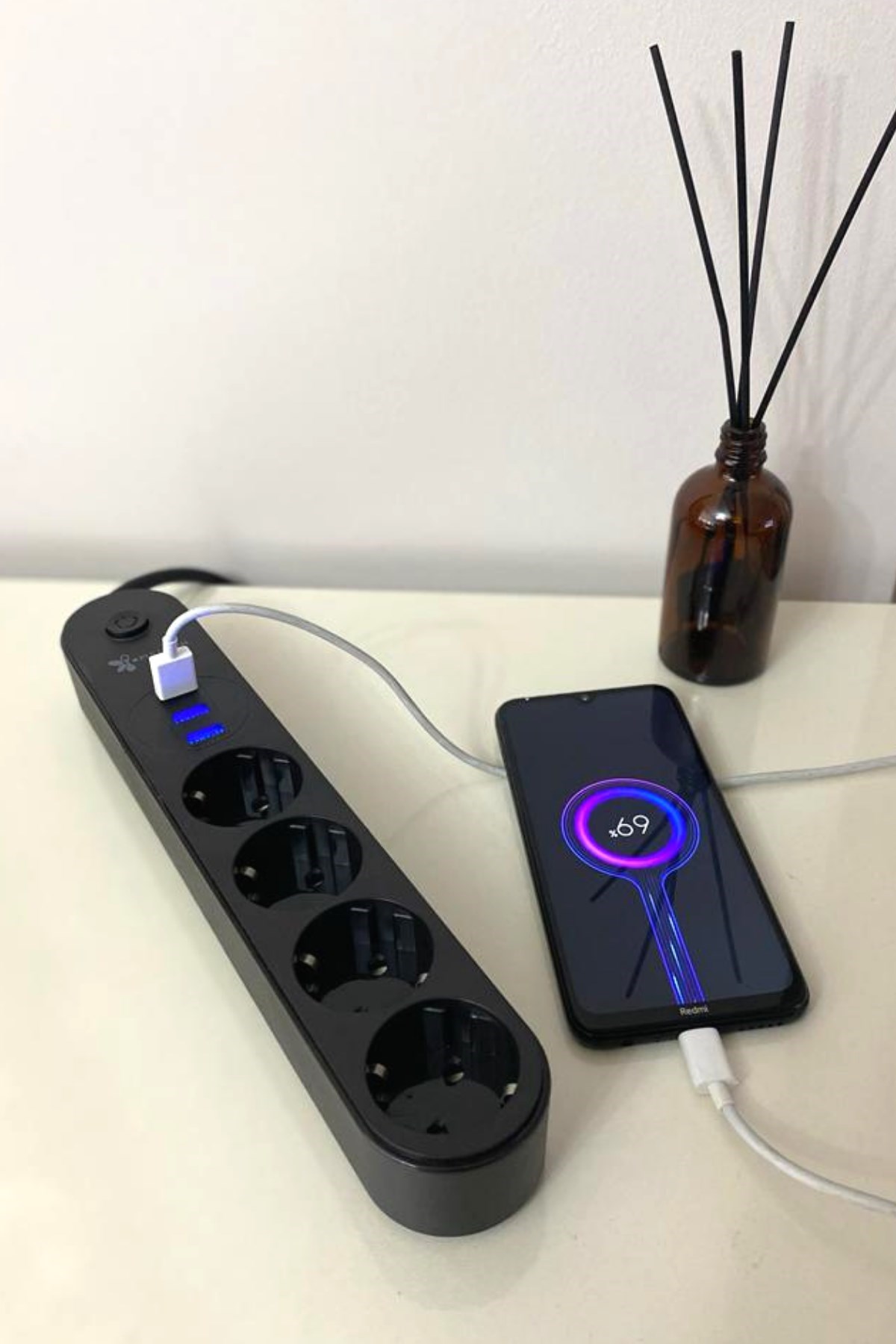 4lü Siyah Anahtarlı 3 USB Li Akım Korumalı Topraklı Çocuk Korumalı Grup Priz 2 Metre — Veyo — görsel 5