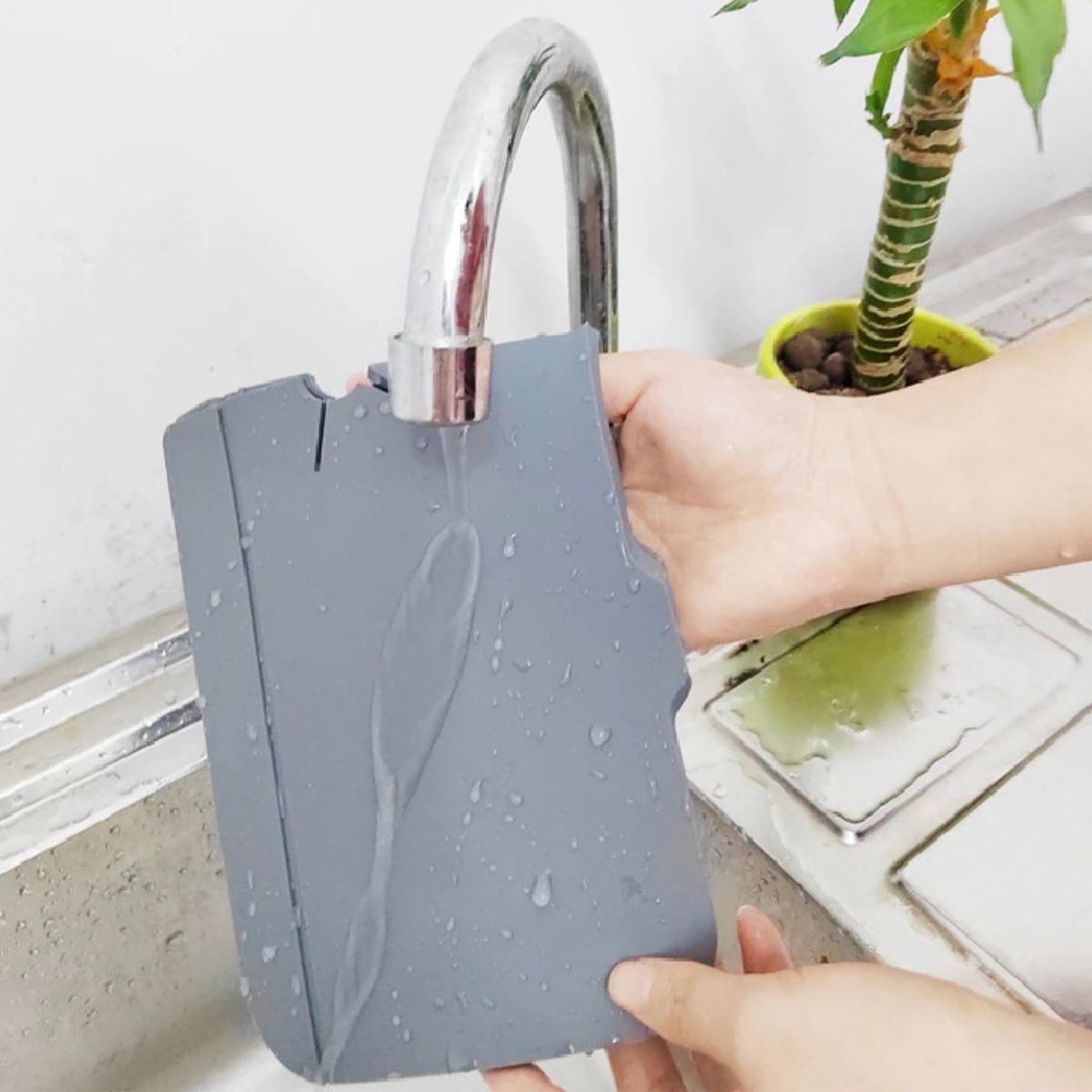 Lavabo İçin Silikon Esnek Mat Musluk Sapı Damlama Tutucu Raf Mutfak Tezgahı Sıçrama Koruma — Veyo — görsel 6